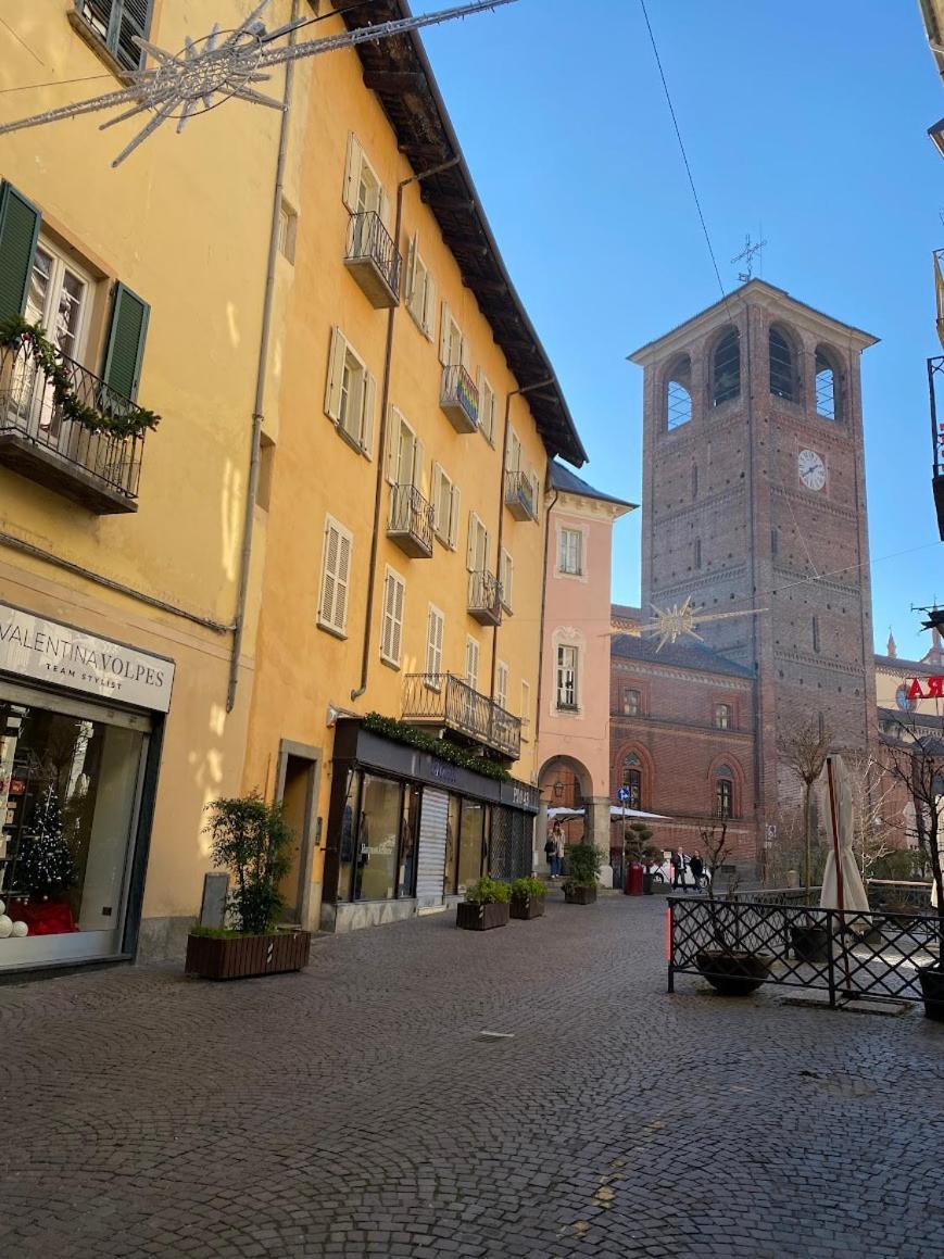 Maschera Di Ferro Appartamento In Centro Storico Pinerolo Eksteriør bilde
