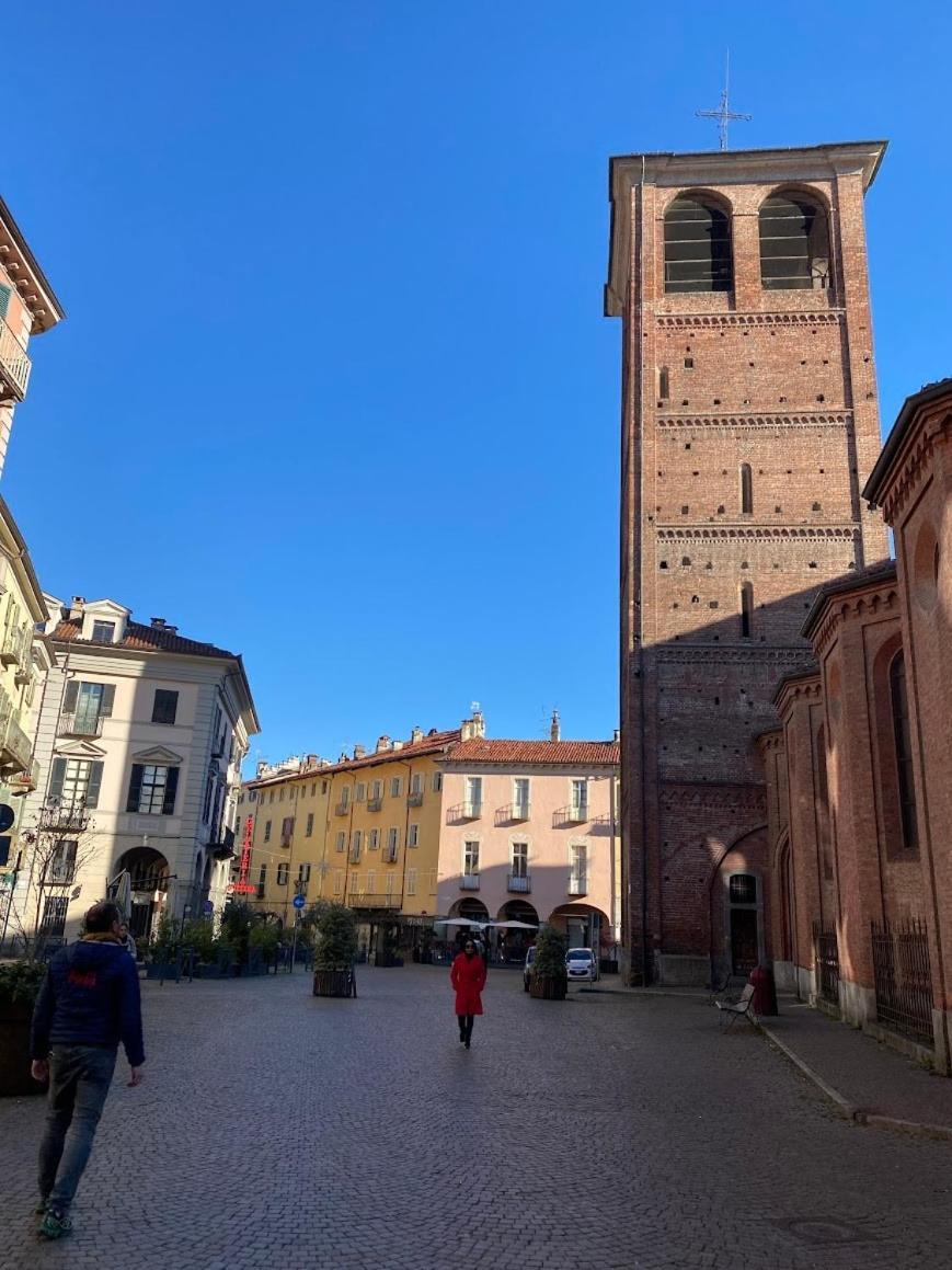 Maschera Di Ferro Appartamento In Centro Storico Pinerolo Eksteriør bilde